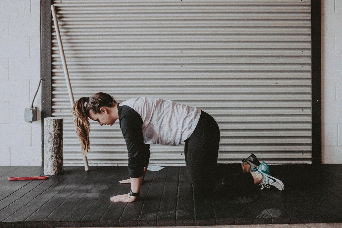Girl does lumbar spine mobility movements for crossfitters in victoria bc cat cow movements